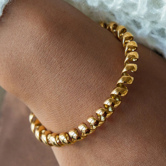 Luxe Twist Cuff ✨