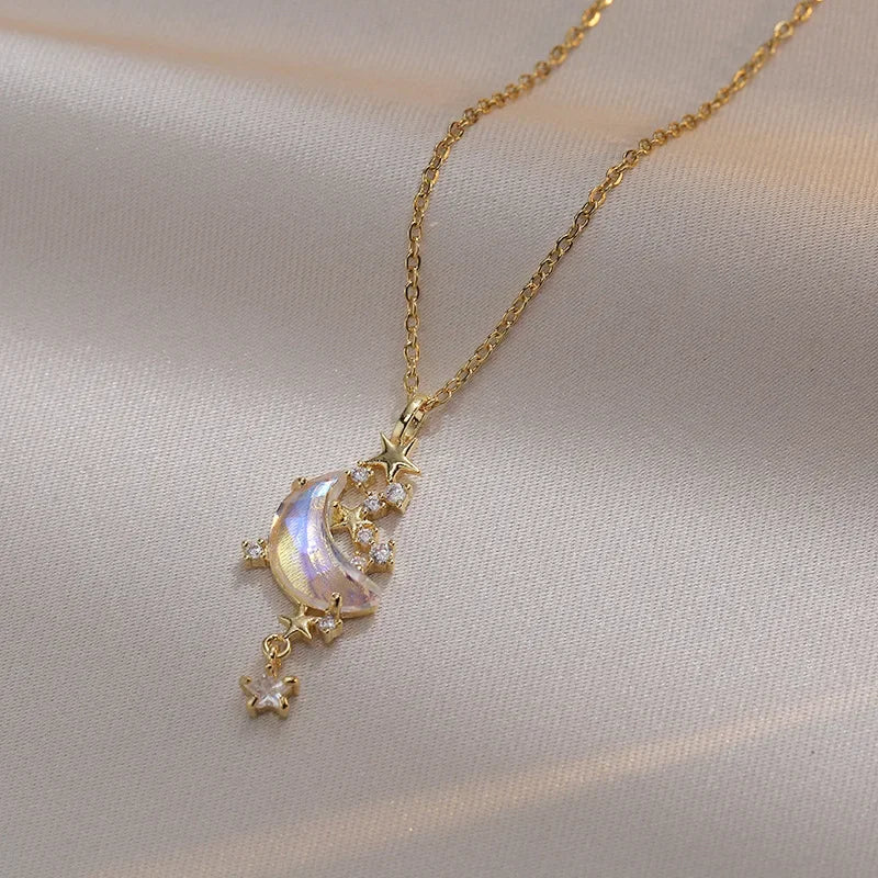 🌙 Dreamcatcher Moon Necklace