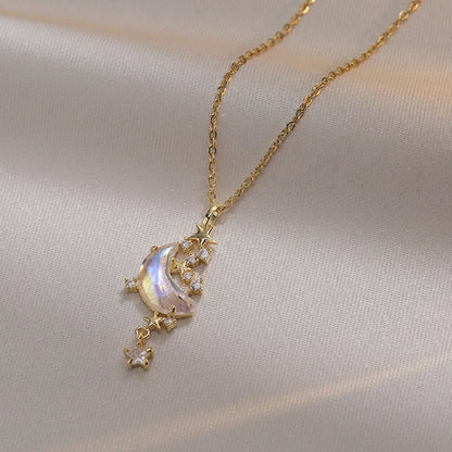 🌙 Dreamcatcher Moon Necklace