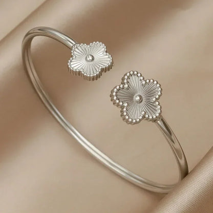 🌸 Blooming Luxe Cuff Bracelet 