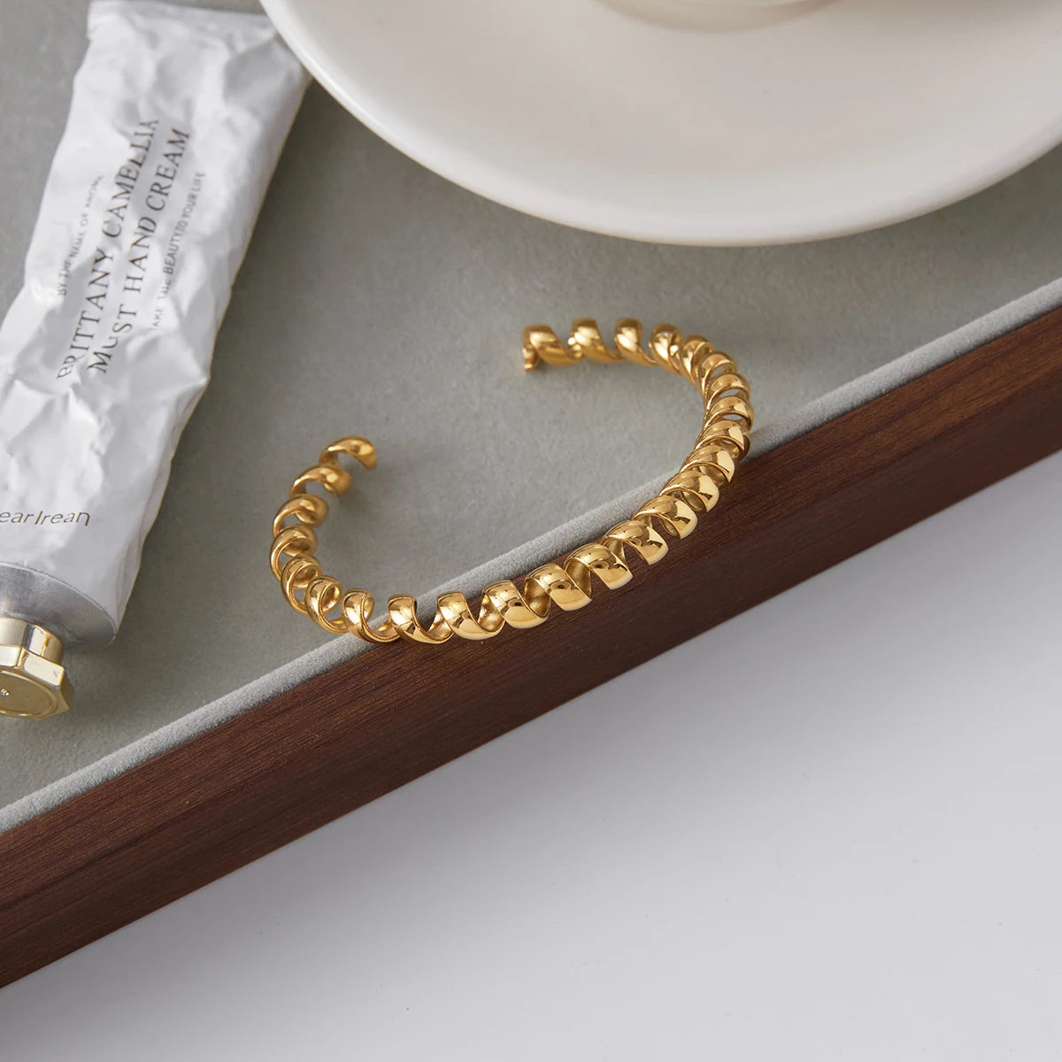 Luxe Twist Cuff ✨