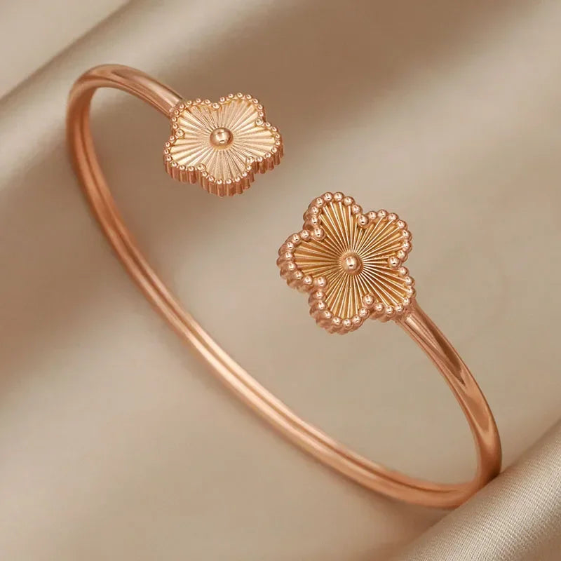 🌸 Blooming Luxe Cuff Bracelet 