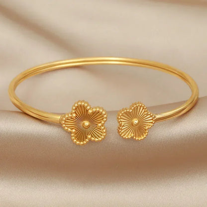 🌸 Blooming Luxe Cuff Bracelet 
