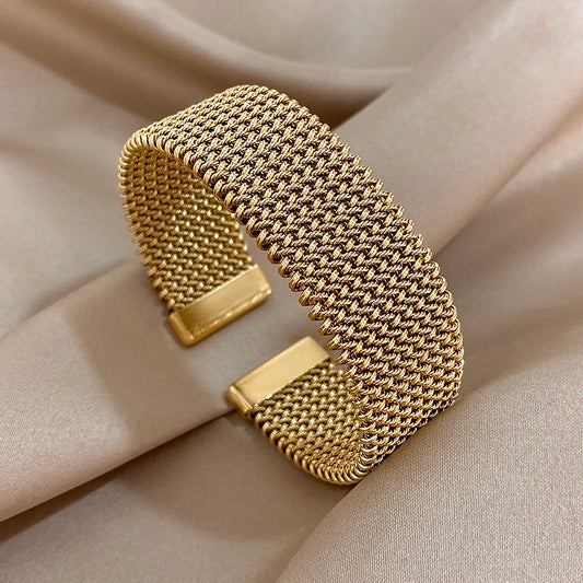 ✨ Golden Aura Cuff